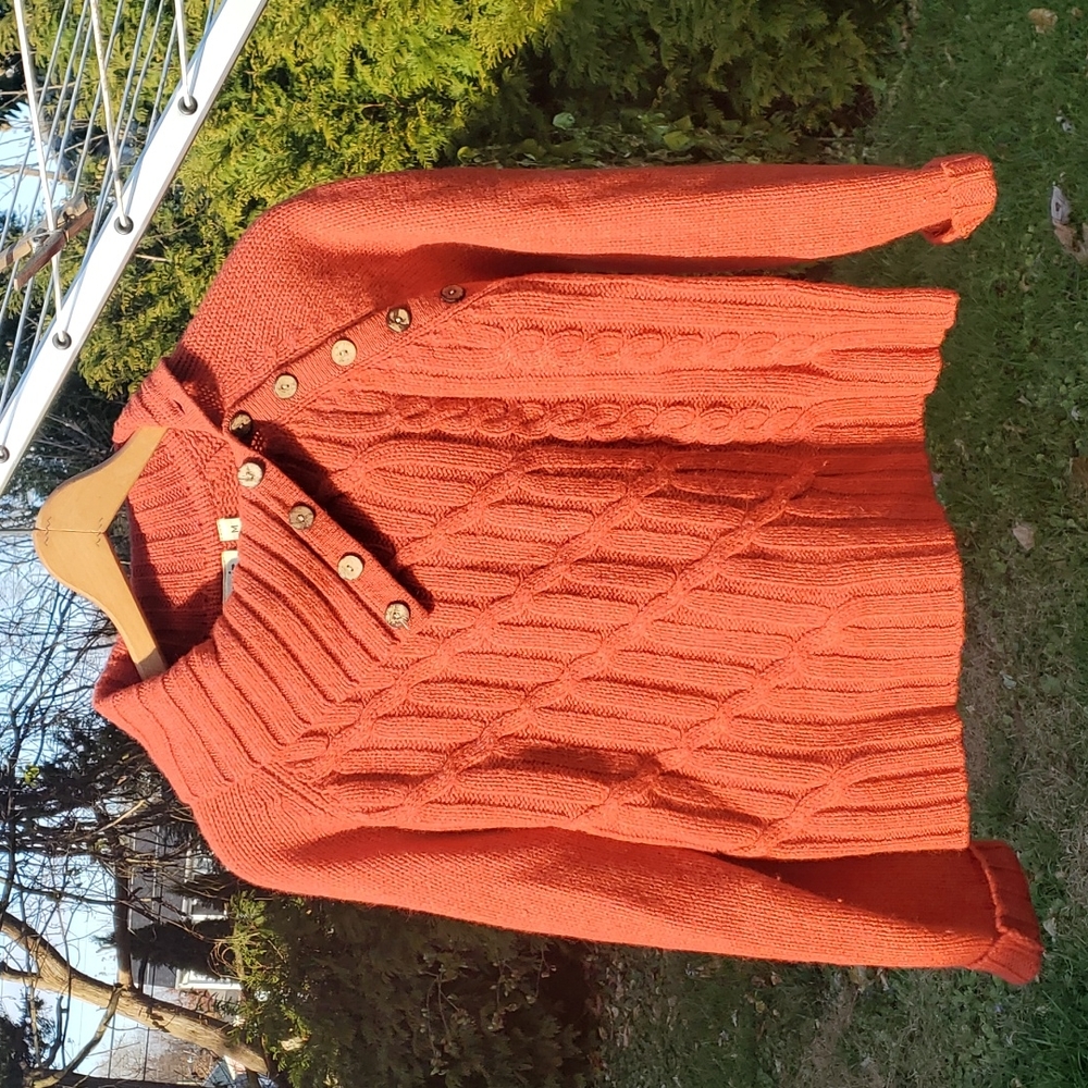 Gorgeous authentic Irish 100% Wool Sweater. Size M. Purchased in Ireland